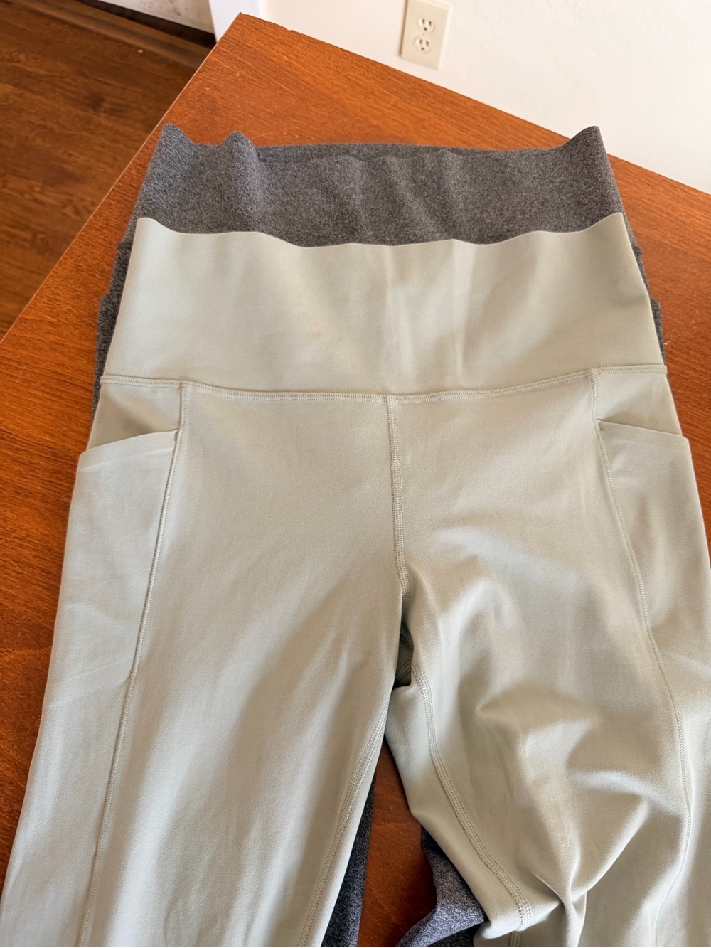 Athleta Leggings Lot of 2 Women’s Size L Gray & Sage Green Pocket Leggings